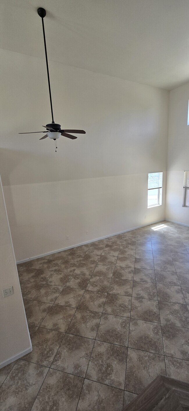 Building Photo - 2611 W Gypsum Ave