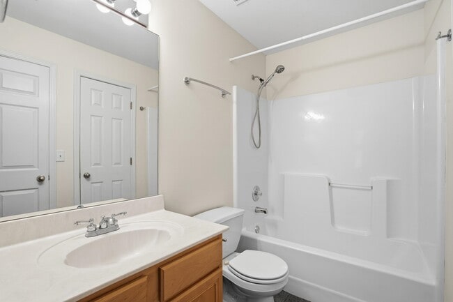 Building Photo - 1198 Island Pl E