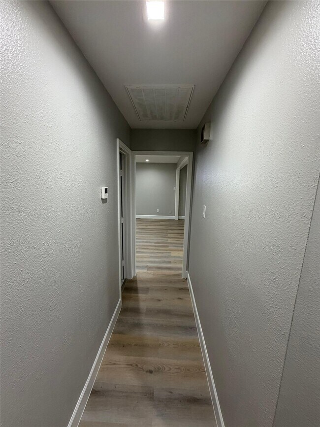 Building Photo - 6015 W Airport Blvd