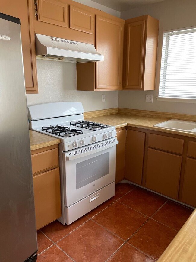 Building Photo - 2 bedroom 2 bath house near Desert Shores/ Available 4/1/2026