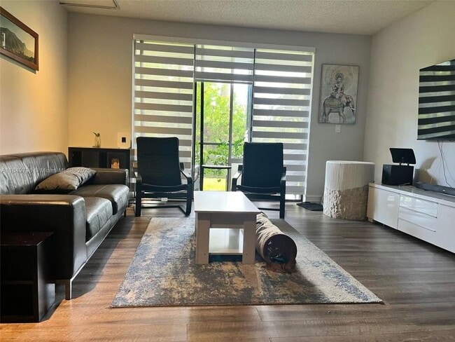Building Photo - 2 bedroom in Miami FL 33179