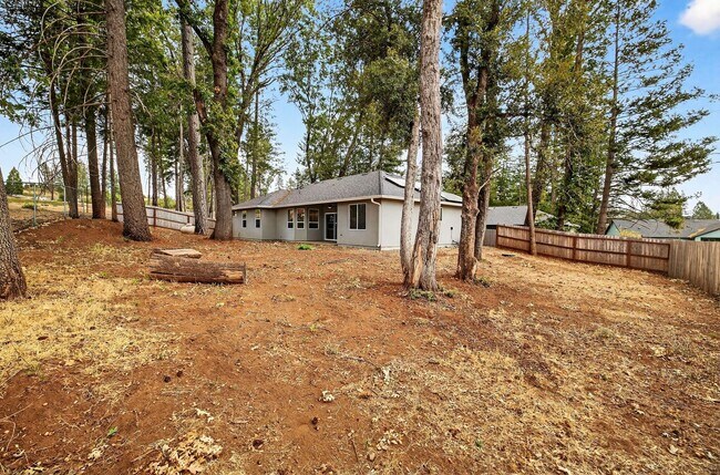 Building Photo - 3-bedroom, 2-bathroom home nestled in the ...