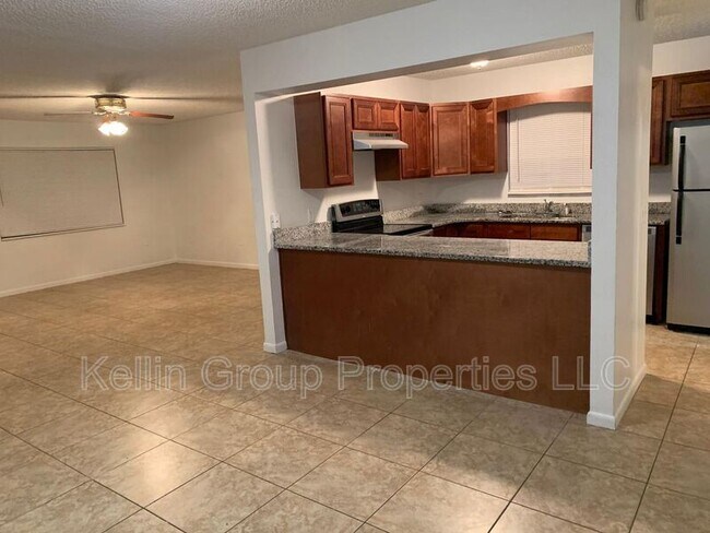 Building Photo - 858 Fox Lake Dr