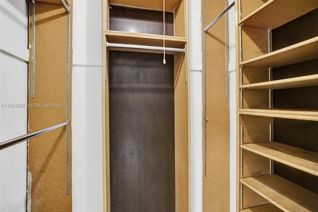 Building Photo - 5325 SW 77th Ct