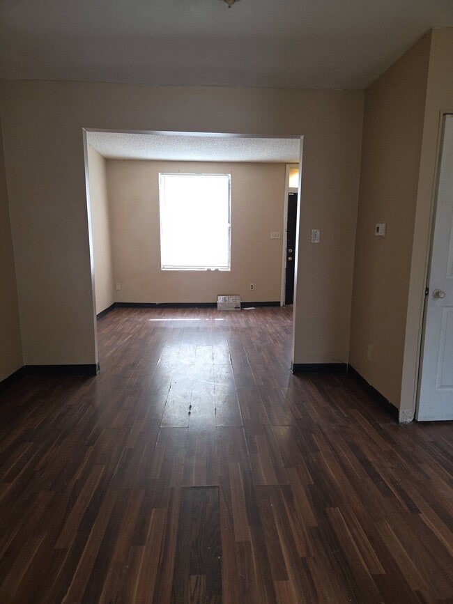 Building Photo - 2219 Winton St