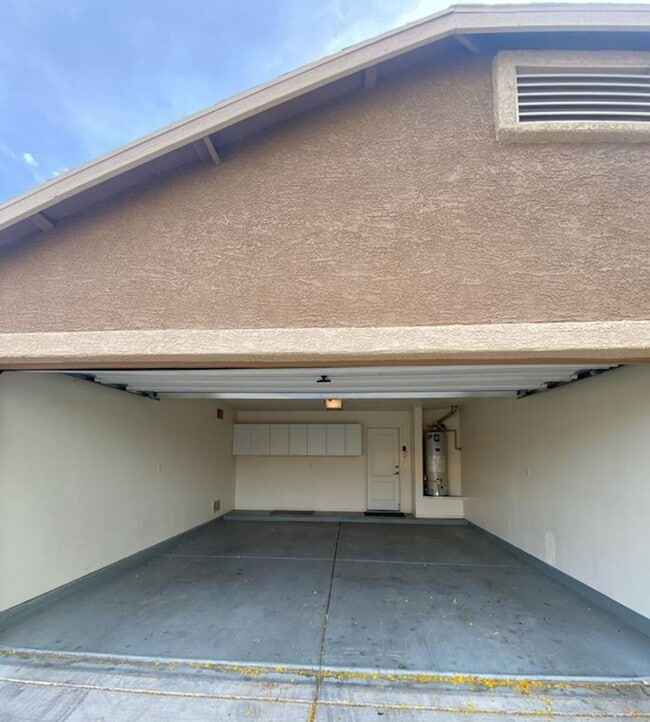Building Photo - Beautiful 3Bed & 2Bath w/ Den, near Davis Monthan, Vail school district
