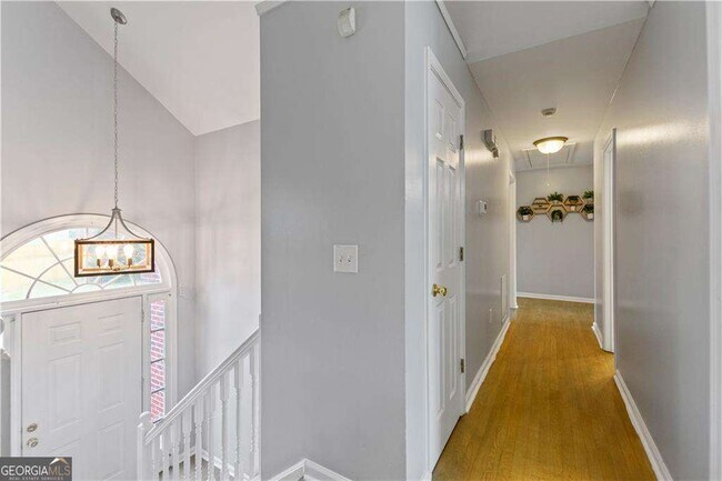 Building Photo - 2437 Pondside Pl NE