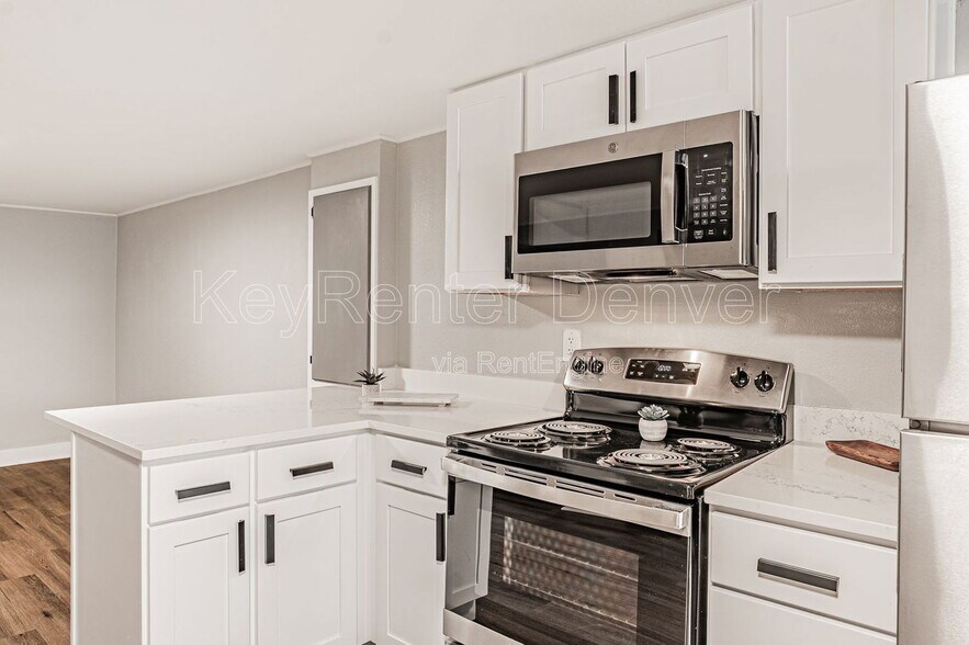 Building Photo - 6636 Depew St