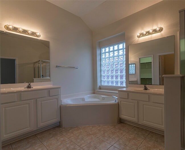 Building Photo - 16414 Reddingford Ln