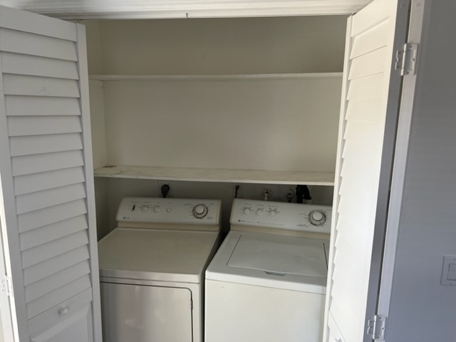 In unit washer and dryer - 4896 SE Horizon Ave