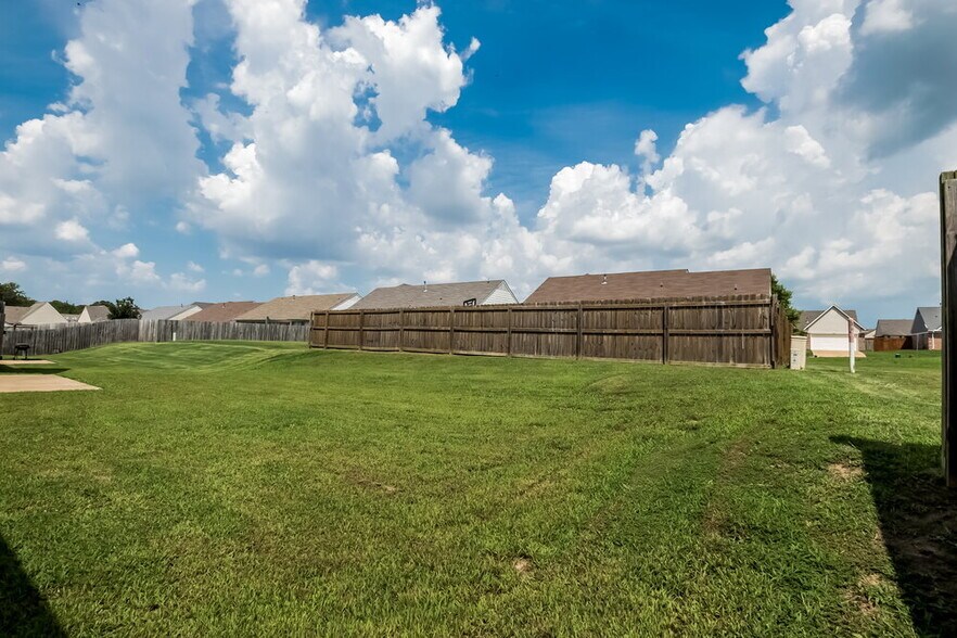 Building Photo - 8124 Loden Cove