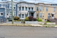 Building Photo - 307 Henry St