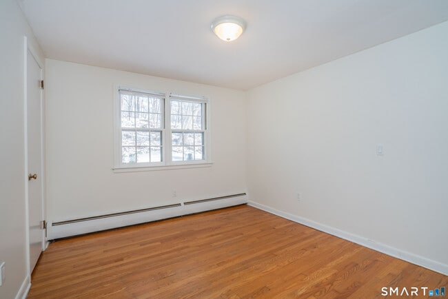 Building Photo - 420 S Main St