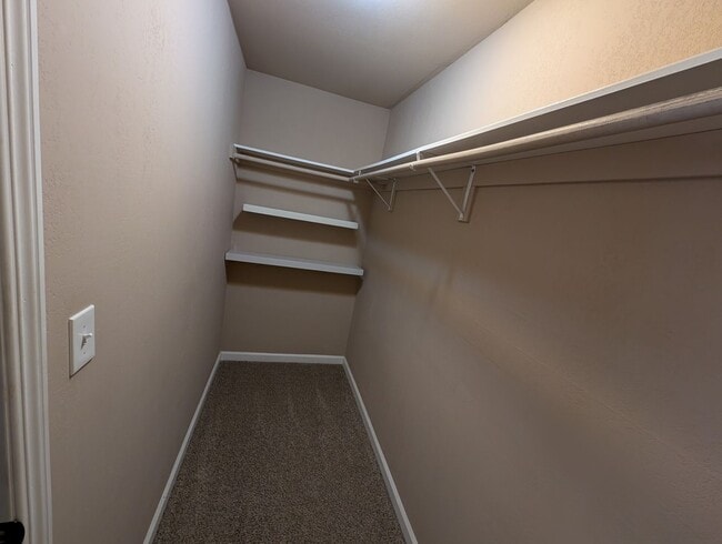 Building Photo - 3 Bedroom House in Shasta Lake, Fridge, Wa...