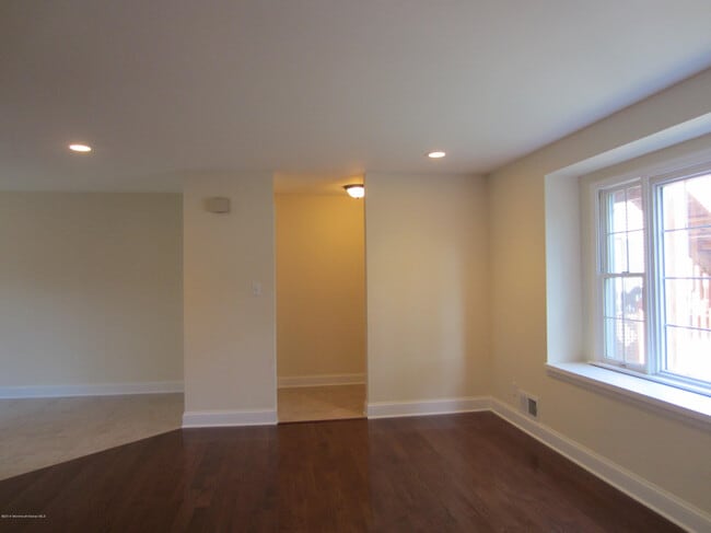 Building Photo - 22 Lasatta Ave