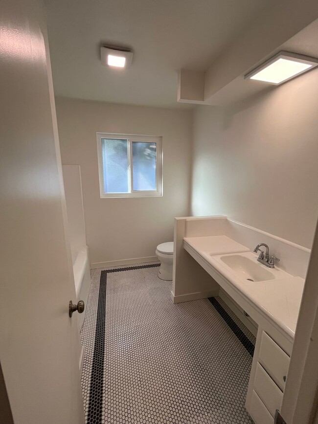 Building Photo - RARELY AVAILABLE! STUNNING 3BD/2BA ON CORO...