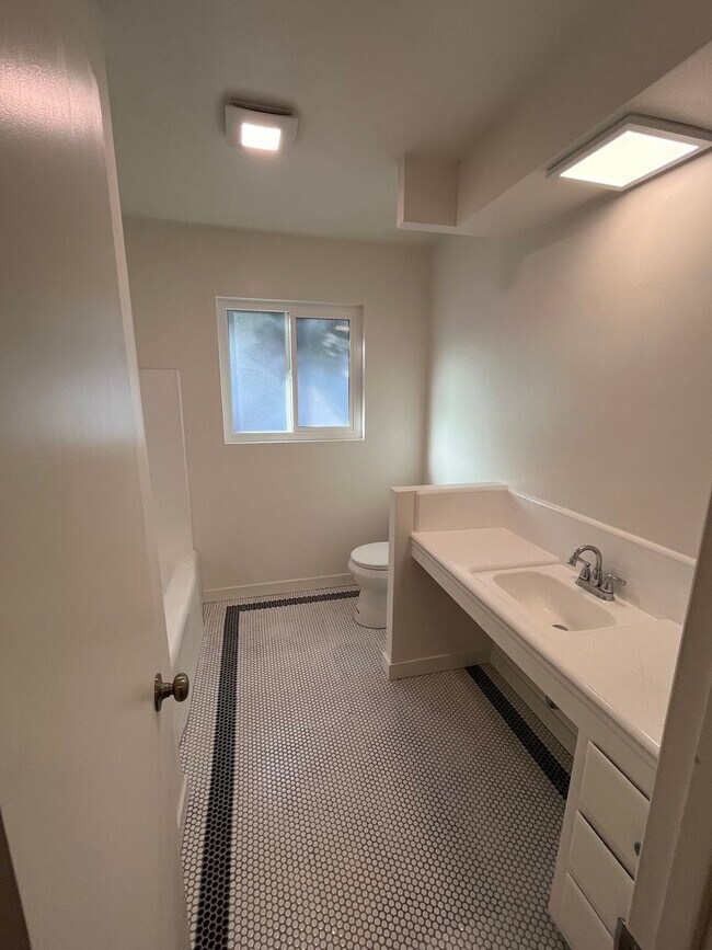 Building Photo - STUNNING 3BD/2BA ON CORONADO ISLAND! -2 BL...