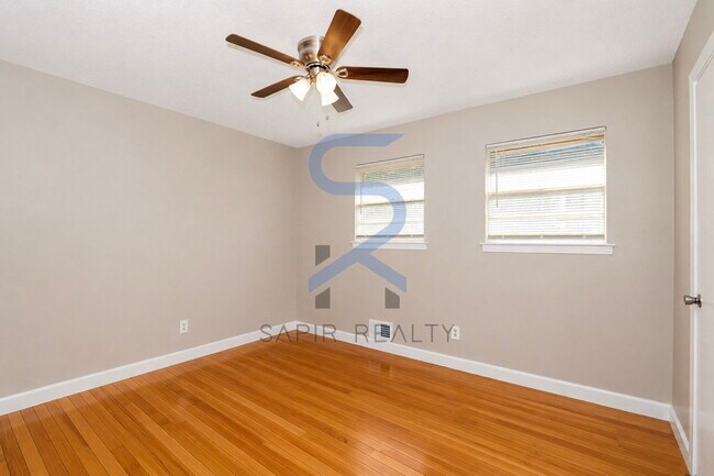 Building Photo - Peaceful Suburban Living Awaits – 3BR/1.5BA Home