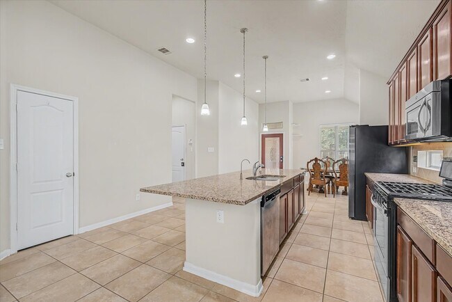 Building Photo - 3834 Raintree Village Dr