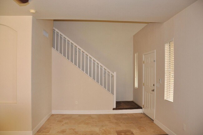Building Photo - Beautiful gated Mesa Home!