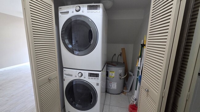 Building Photo - Must See This Beautiful 3/2.5 Townhome "Ke Noho Kai" at Ocean Pointe.