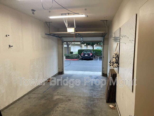 Building Photo - 1900 Danbrook Dr