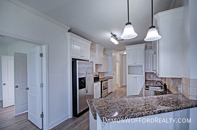 Building Photo - 142 Lakeway Drive