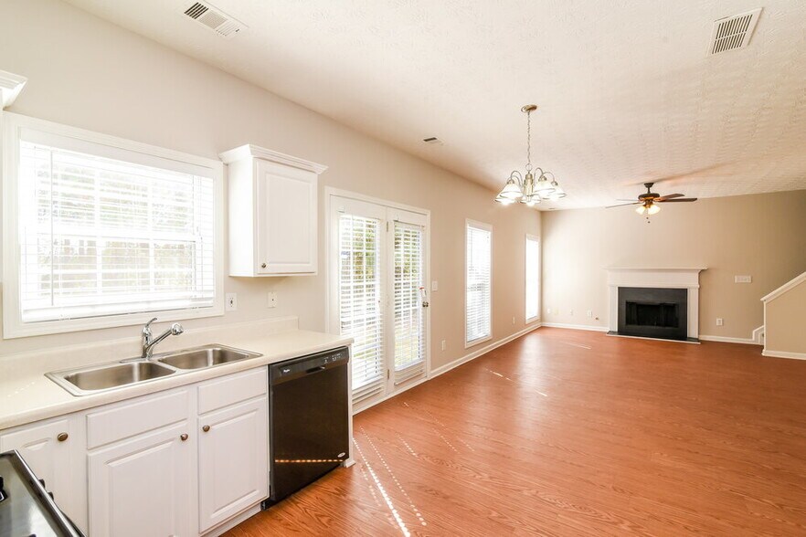 Building Photo - 425 Clairidge Ln SW