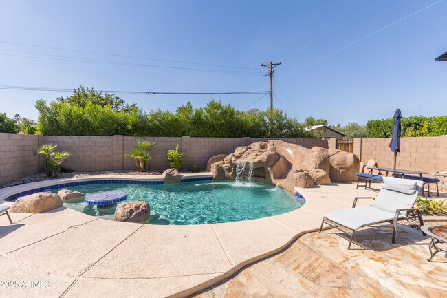 Building Photo - 6924 E Mariposa Dr