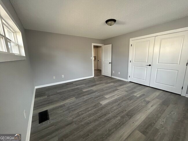 Building Photo - 36 Mitchell St