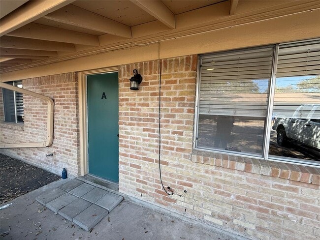 Building Photo - 6710 Circle S Rd