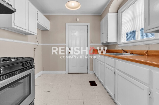 Building Photo - 3757 Faxon Ave