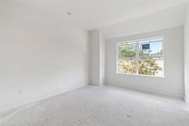 Building Photo - 1504 Hussion St