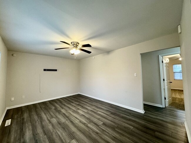 Building Photo - 3-Bedroom Ranch Ready 08-21-26!! Fenced Backyard - Pet Friendly - Updated Kitchen & Baths!
