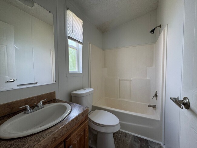 Building Photo - 16206 Wood Dr