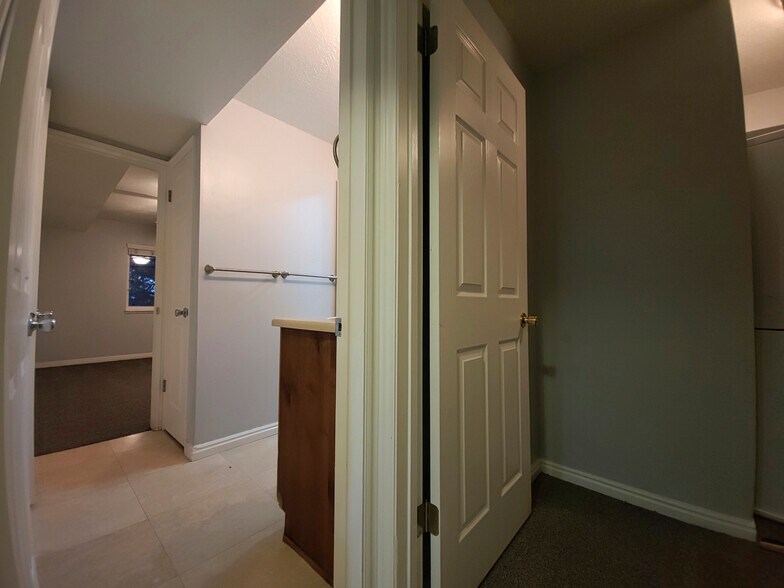 Building Photo - 5614 Meadow Ln