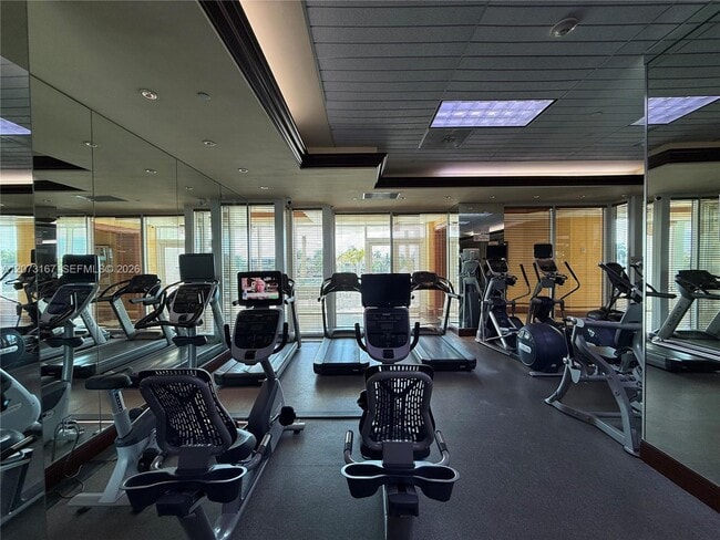 Building Photo - 20201 E Country Club Dr