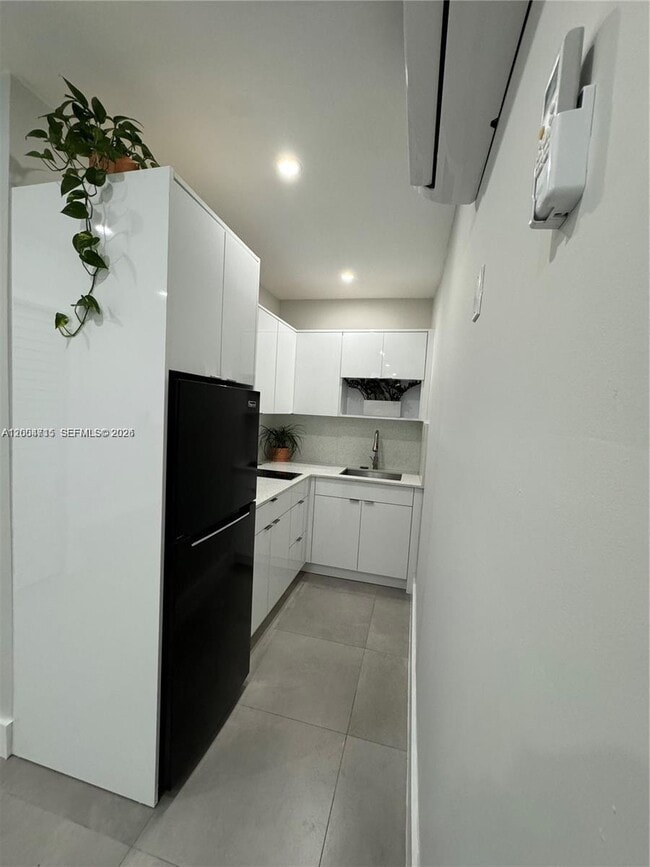 Building Photo - 6335 N Miami Ave