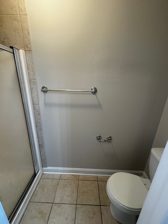 Building Photo - 3 Bedroom 2 Bath with Bonus in Hope Mills