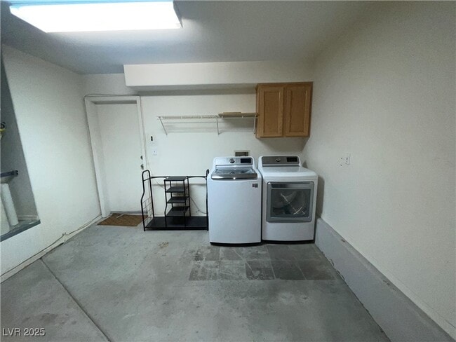 Building Photo - 9401 Villa Ridge Dr