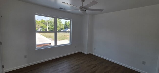 Building Photo - 219 Mullican St