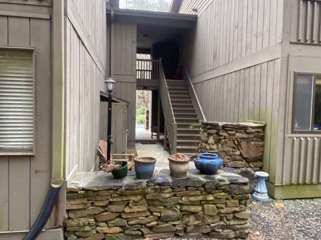 Building Photo - 49 Lake Dr