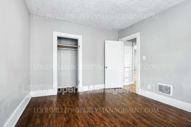 Building Photo - 664 Lindell Avenue - 2