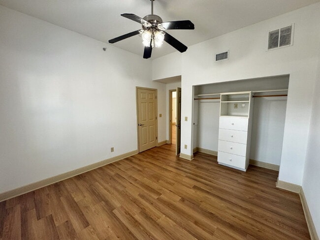 Building Photo - Historic Downtown | 4BR/4BA | Near Flagler College