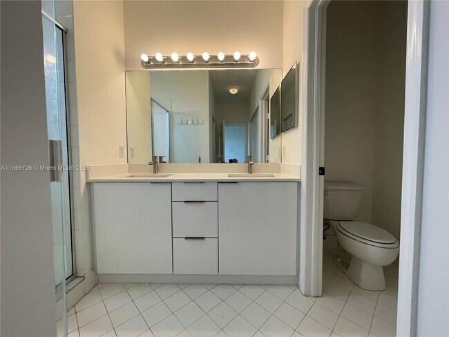 Building Photo - 968 NE 41st Pl