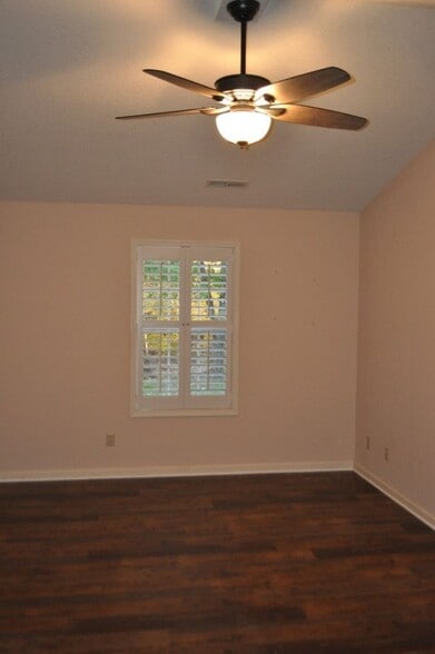 Building Photo - 601 Concord Villas Way