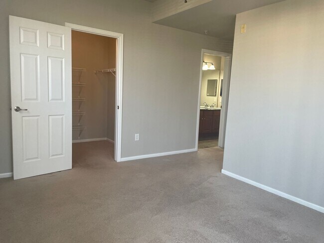 Building Photo - Beautiful, 2 bed/2 bath Condo at Blue Sky at Vista Ridge