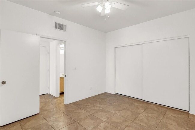 Building Photo - 5116 Jordan Frey St