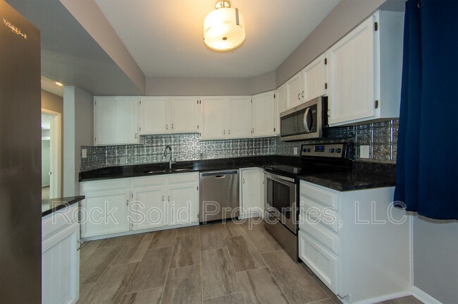 Building Photo - 5450 Atlantic Dr