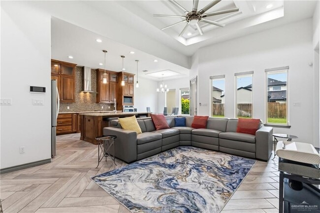 Building Photo - 19 W Red River Ave